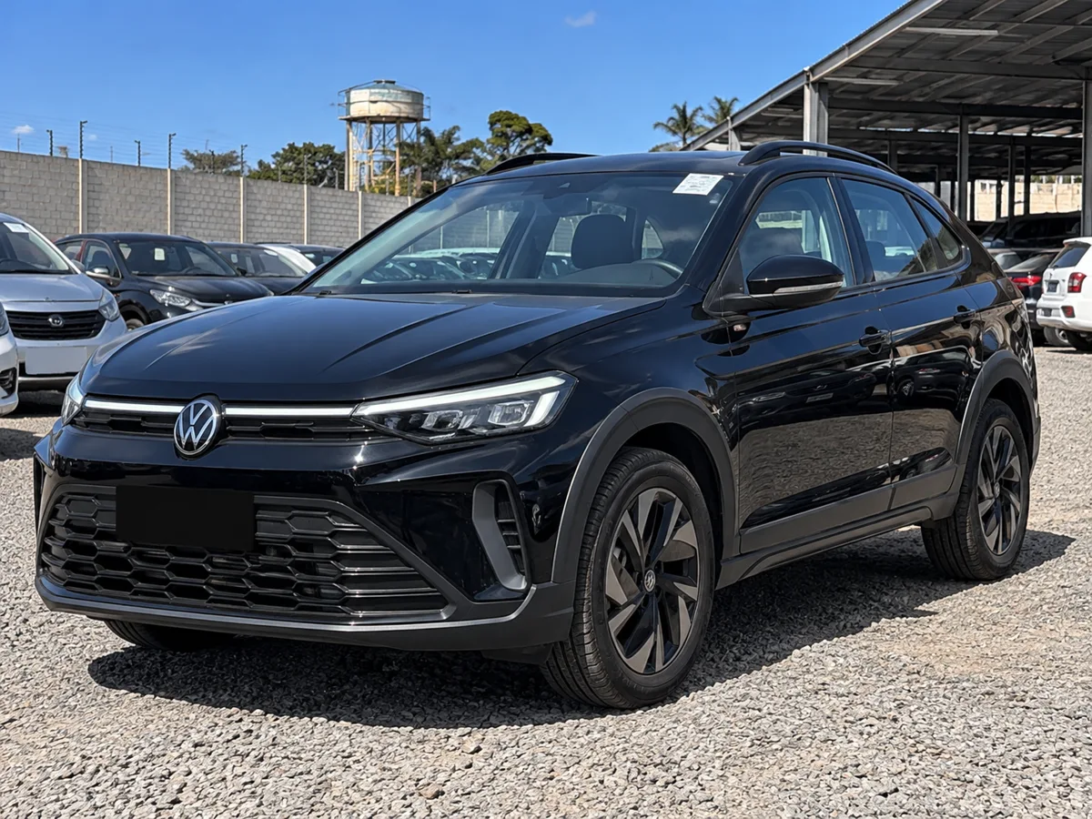 VW Nivus preto em pátio de leilão